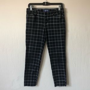 Old Navy Women’s Pixie Black Plaid pants/capris